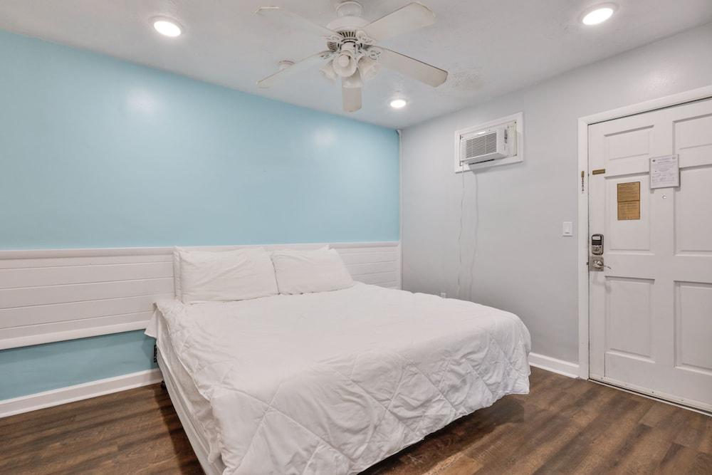 Coastal Waters Inn photo 15