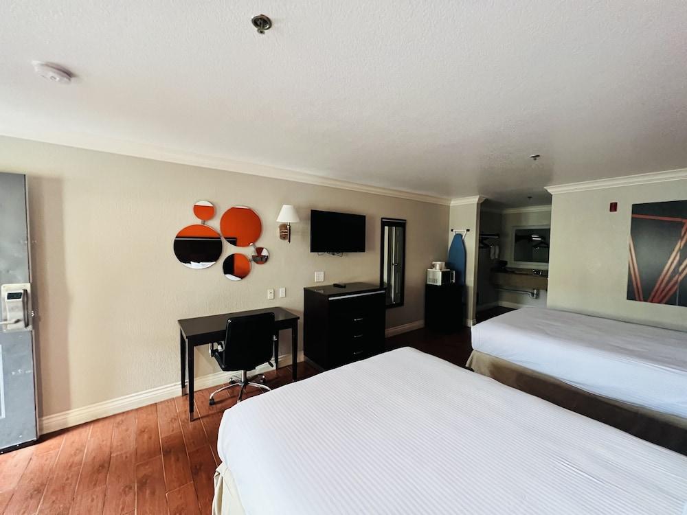 Casa Blanca Hotel - Orange photo 42