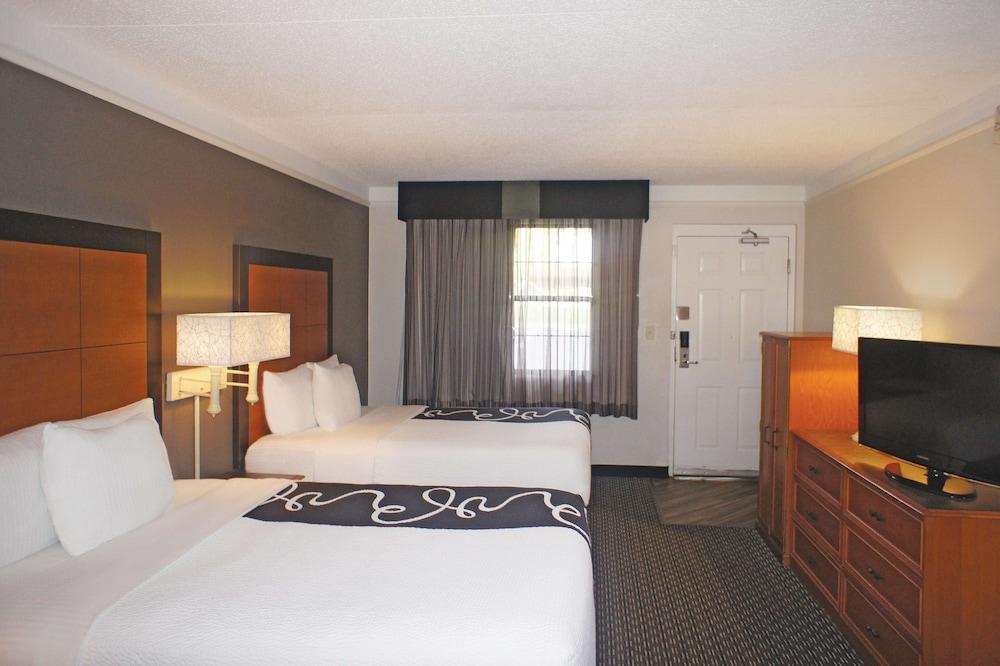 Days Inn by Wyndham Gainesville University I-75 photo 12