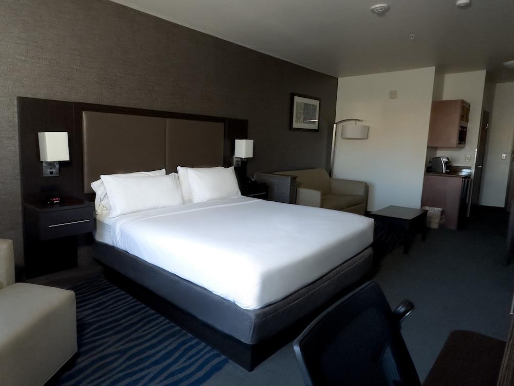 Holiday Inn Express Hotel & Suites Barstow-Outlet Center by IHG photo 11