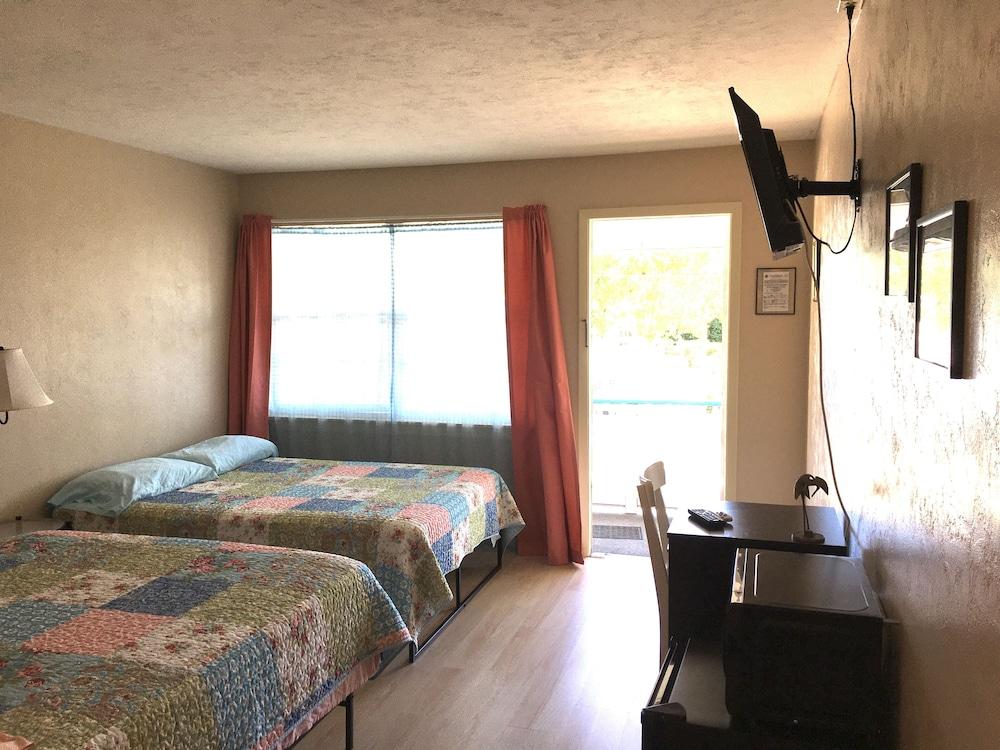 Cedar Inn photo 9