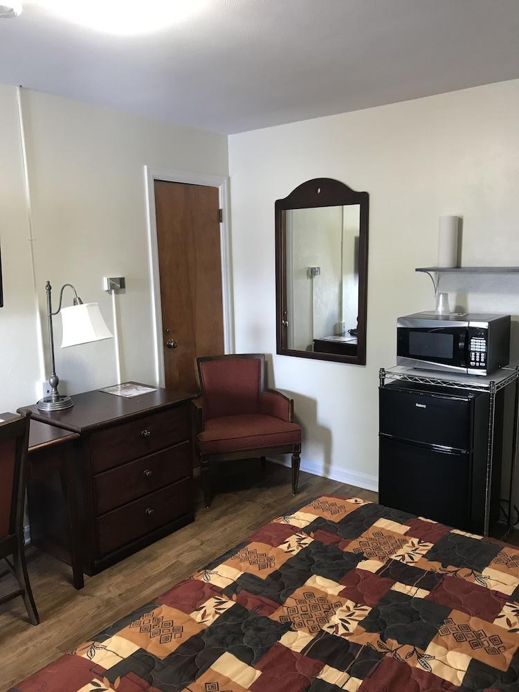 The Evergreen Motel photo 31