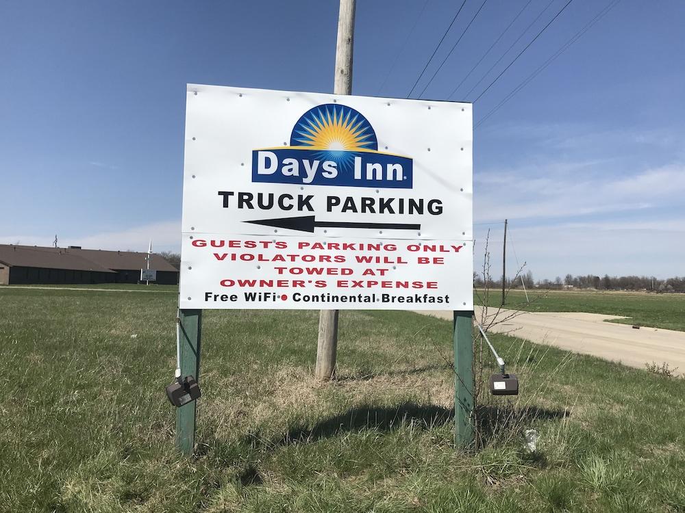 Days Inn by Wyndham Salem, Illinois photo 26