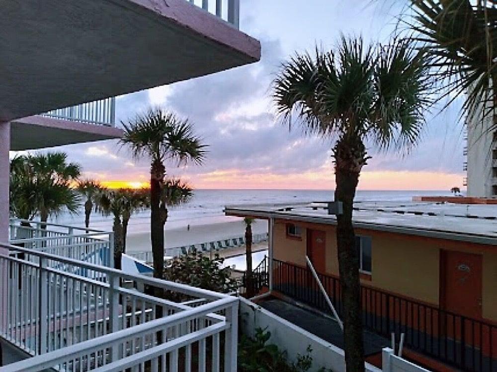 Flamingo Inn Beachfront photo 14
