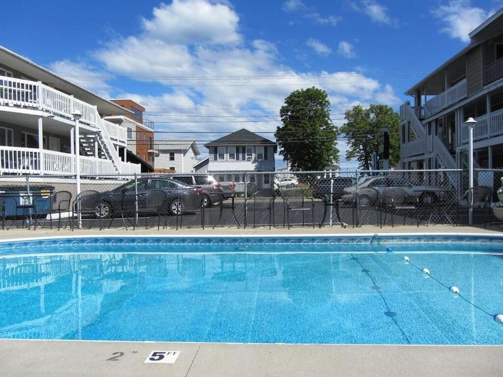 Green Dolphin Motel photo 73
