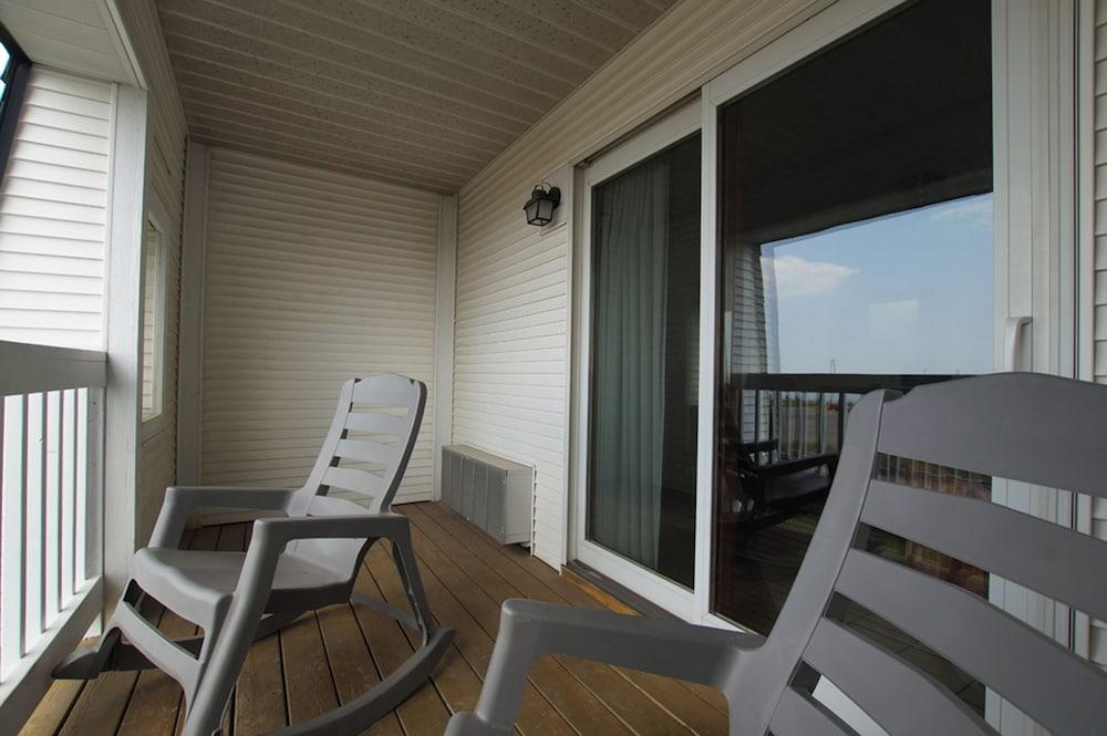 Snyder's Shoreline Inn photo 56