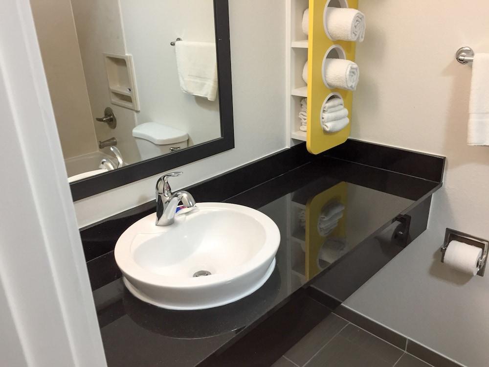 Motel 6 Peoria, IL photo 29