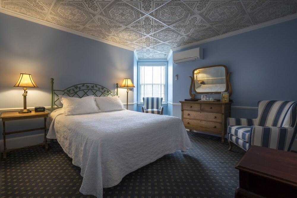 Stafford's Bay View Inn photo 10