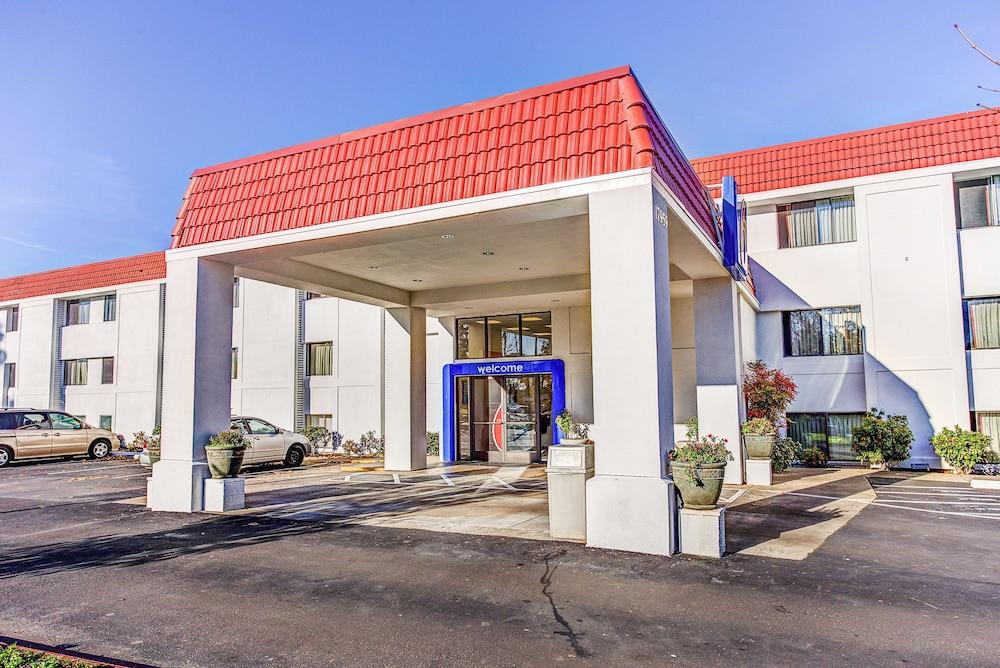 Motel 6 Portland, OR - Tigard West photo 30