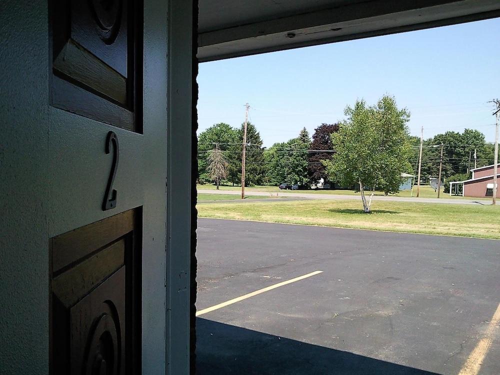 Colonial Inn Motel photo 30