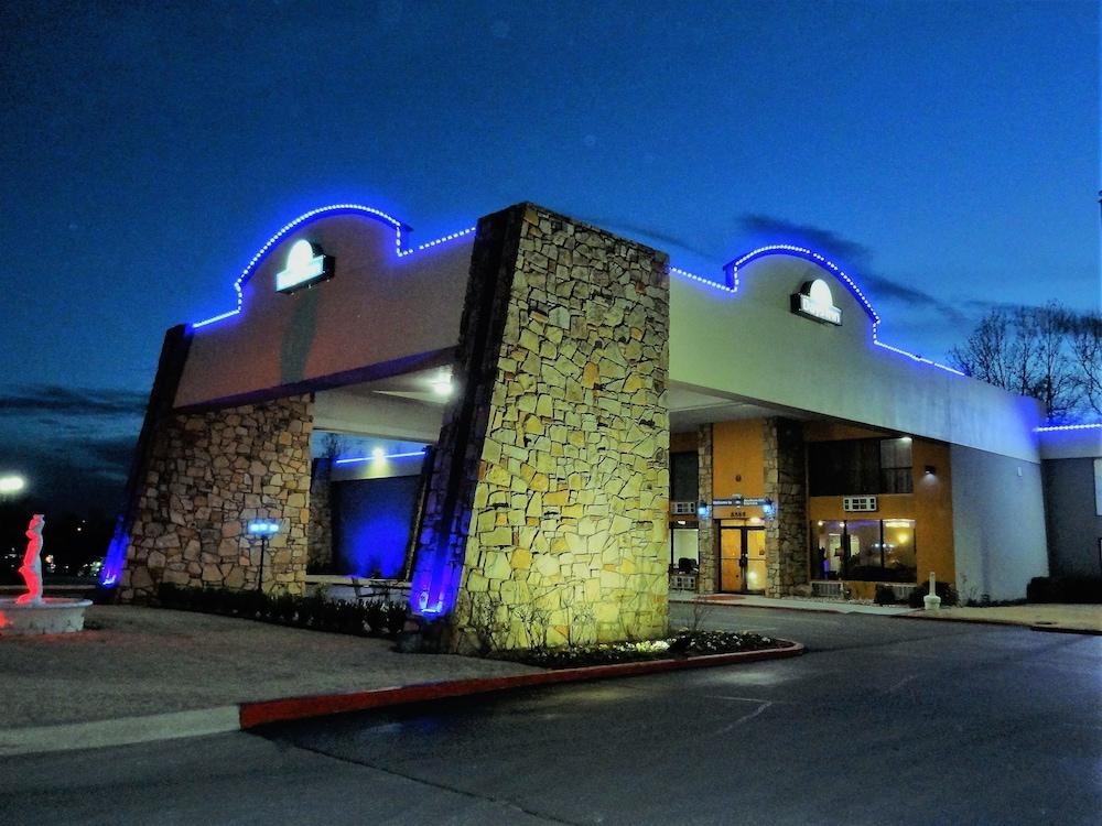 Days Inn by Wyndham Southern Hills/ORU photo 1