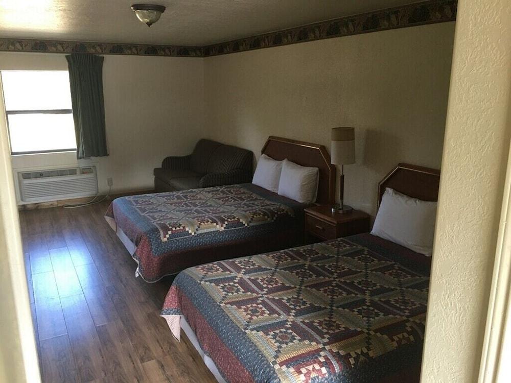 Whispering Creek Lodging & RV Resort photo 45