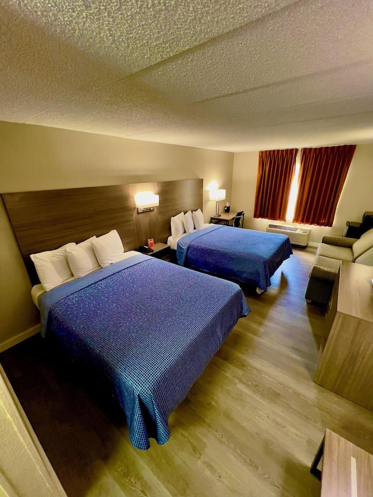 Econo Lodge Willowbrook photo 6