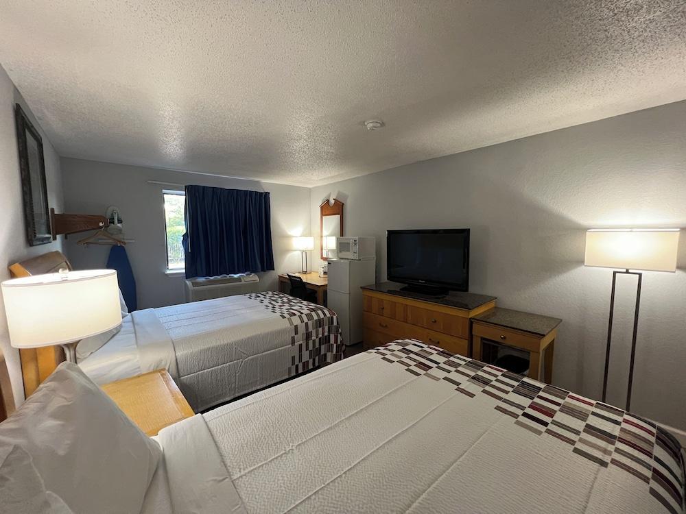 Economy 7 Inn - Norfolk photo 13