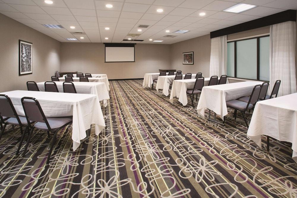 La Quinta by Wyndham Denver Englewood Tech Center photo 35