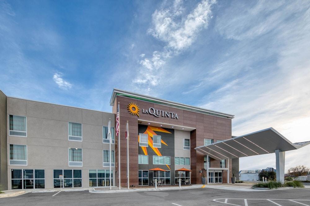 La Quinta Inn & Suites by Wyndham Perry photo 18