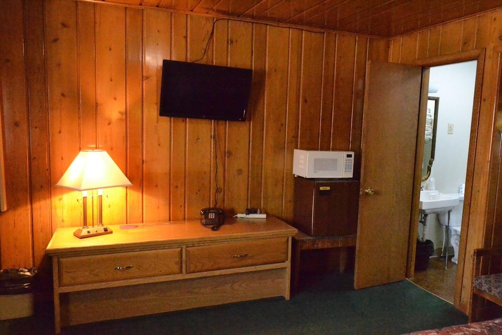 Innkeeper Motel photo 39