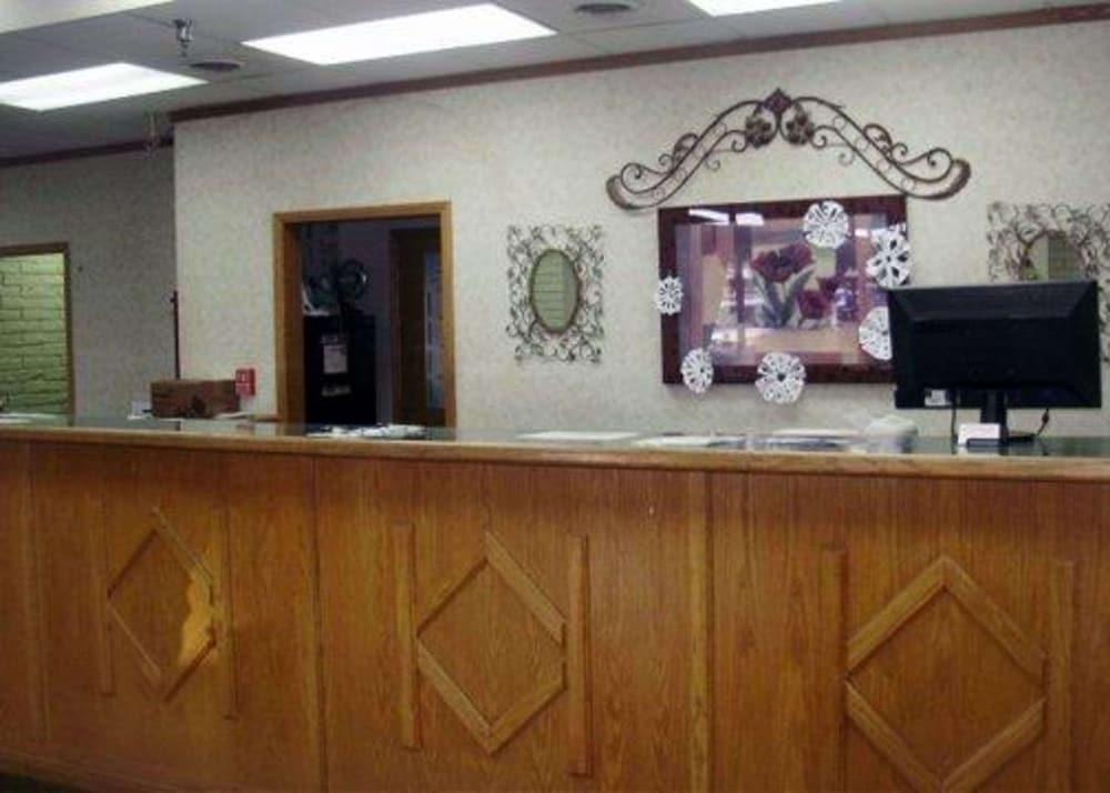 Econo Lodge Elk City photo 10