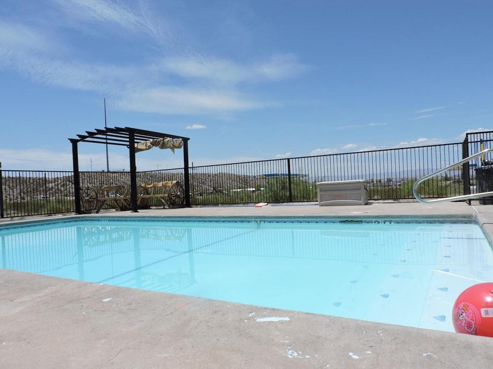 Riata Inn photo 6
