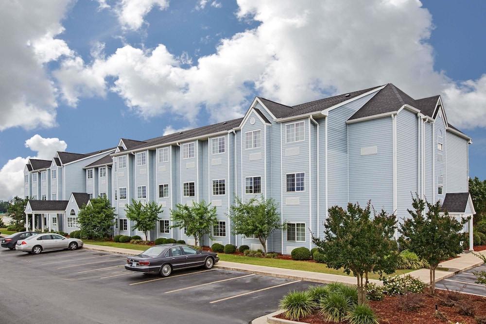 Microtel Inn & Suites by Wyndham Meridian photo 1