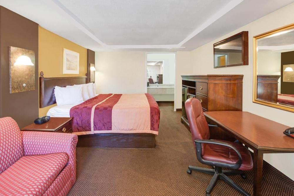 Rodeway Inn & Suites Saginaw I-675 photo 28