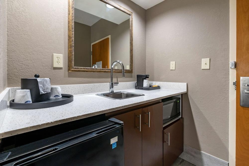 Hampton Inn & Suites Louisville East photo 17