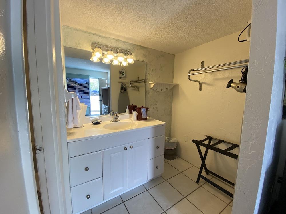 Bonita Beach Inn and Suites photo 6