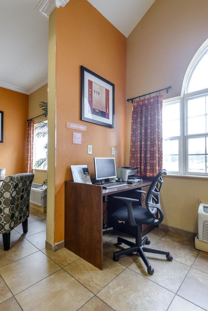 Microtel Inn & Suites by Wyndham Greenville/University Medic photo 6