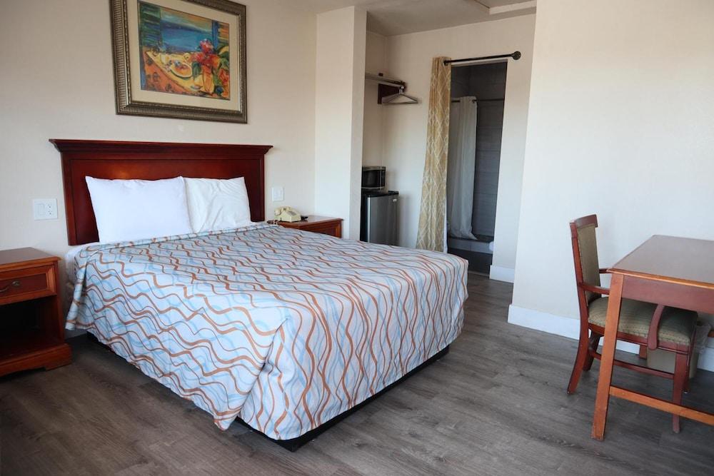 Capri Motel photo 12