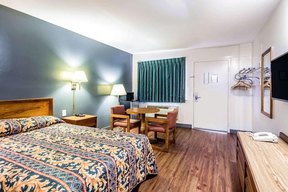 Rodeway Inn Richmond South photo 6