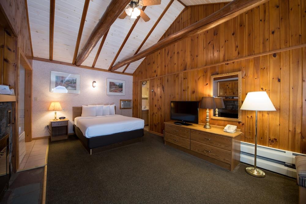 Adirondack Retreat Inn & Suites photo 7