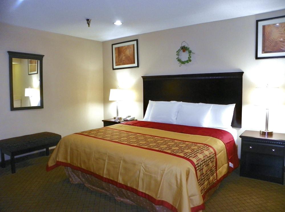 Royalton Inn & Suites photo 10