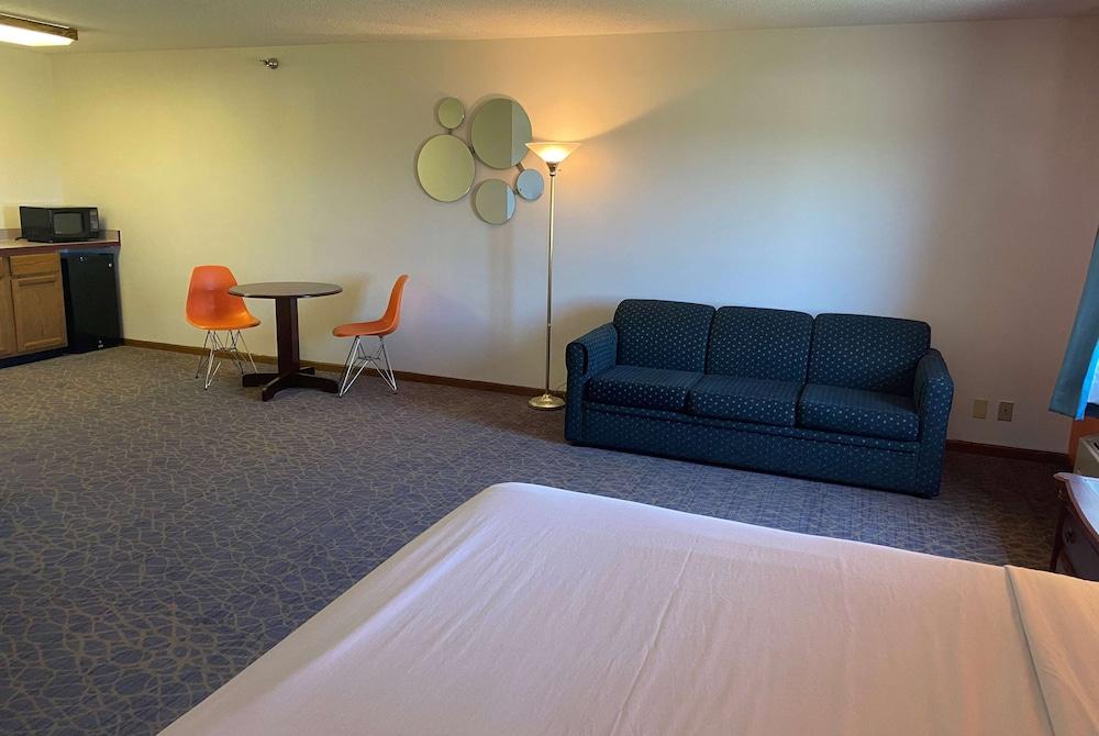 Howard Johnson by Wyndham Manteno photo 8