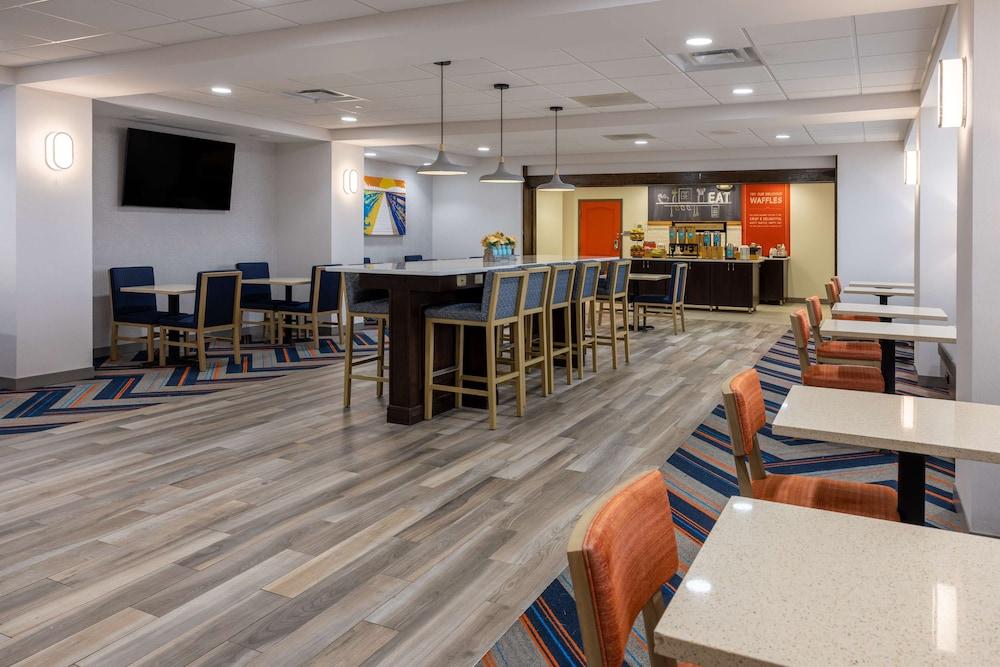 Hampton Inn Milford photo 34