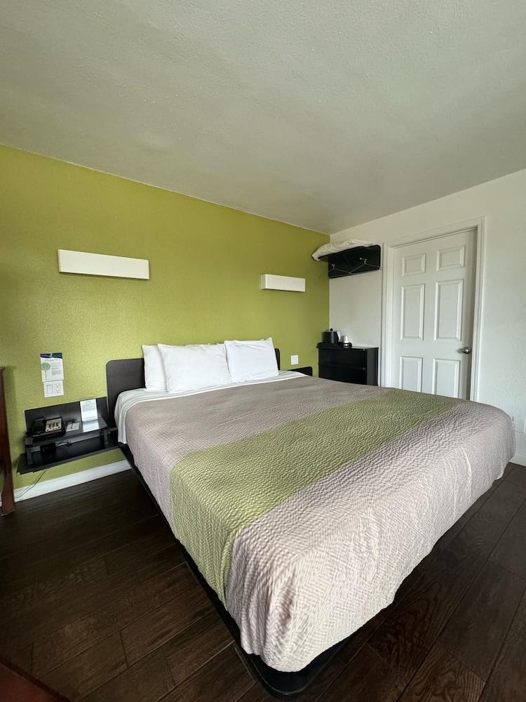 Fisherman's Cove Inn photo 7