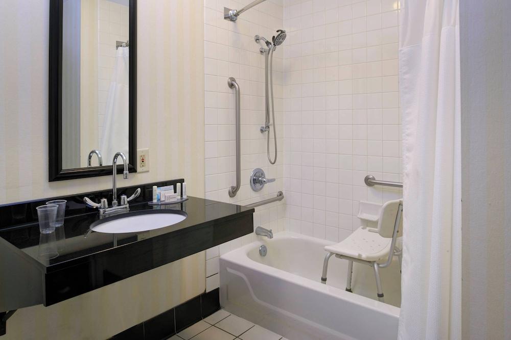Fairfield Inn by Marriott Richmond photo 6