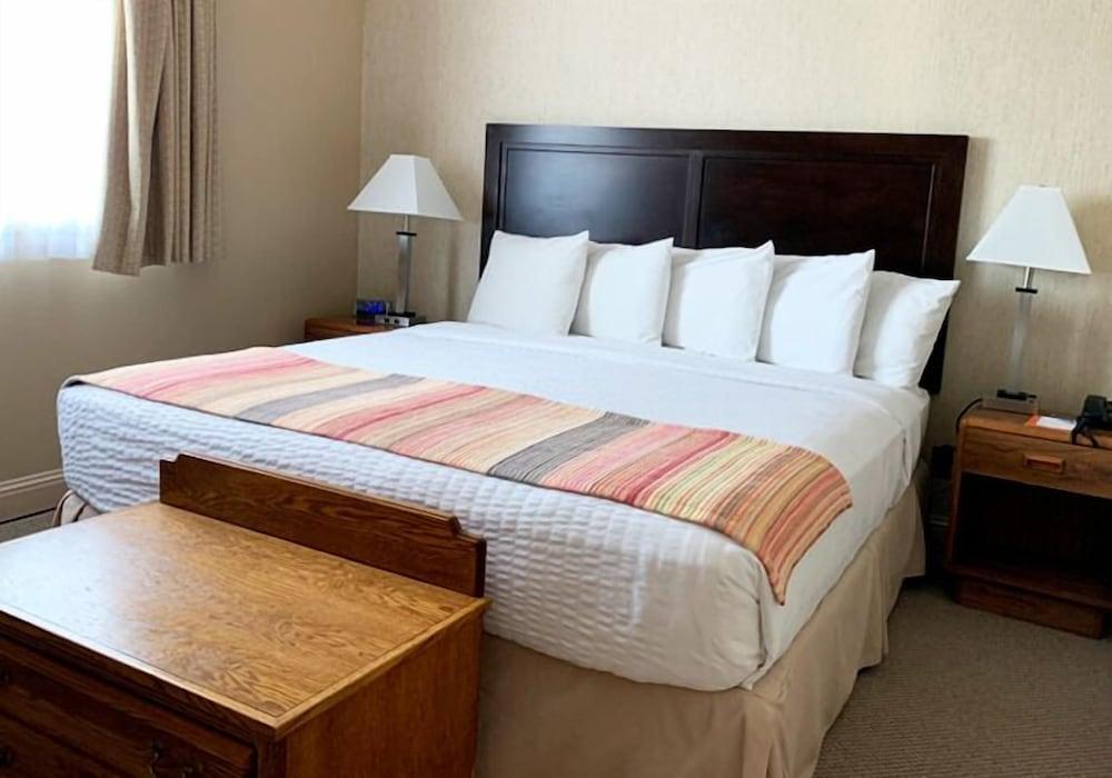 Coachman Inn & Suites photo 25
