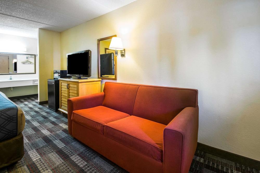 SureStay by Best Western Jacksonville Airport photo 20