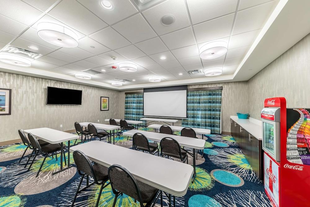 Hampton Inn & Suites Pryor photo 26