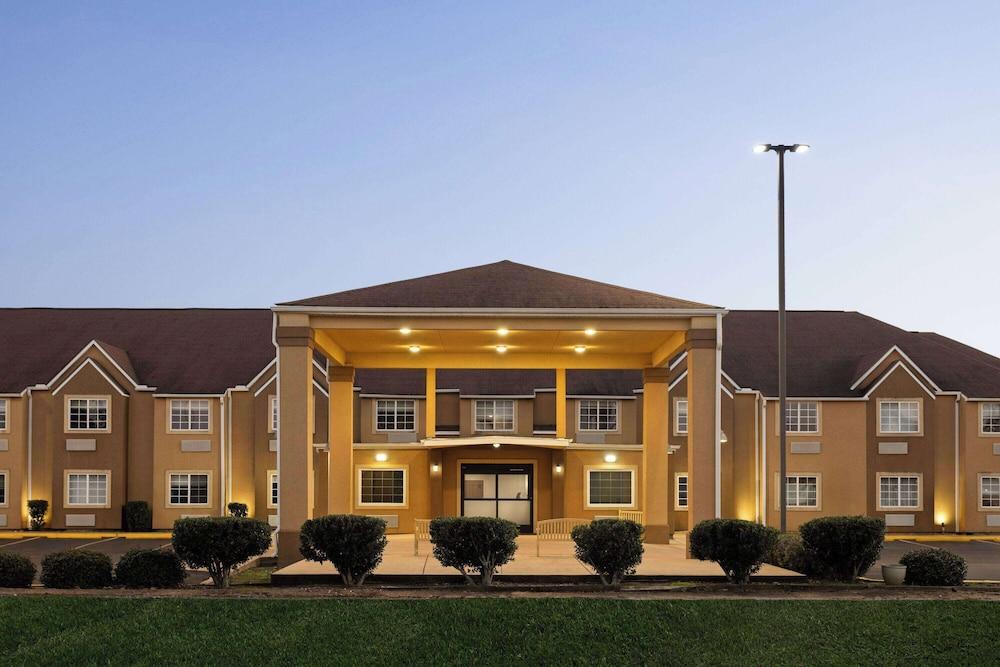 Days Inn By Wyndham Jackson Downtown photo 24