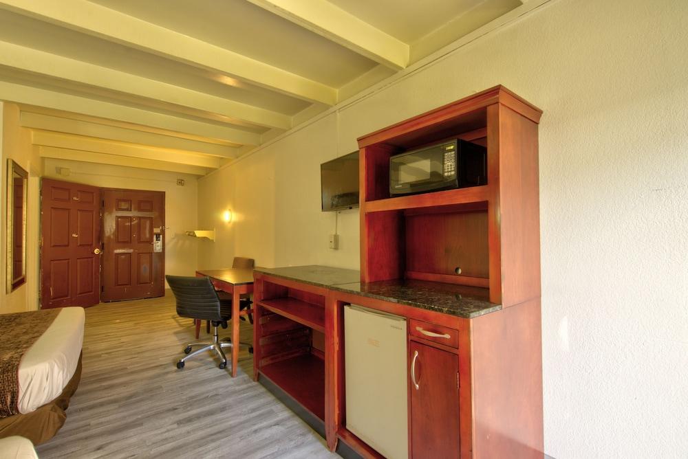 Clearwater Hotel photo 4