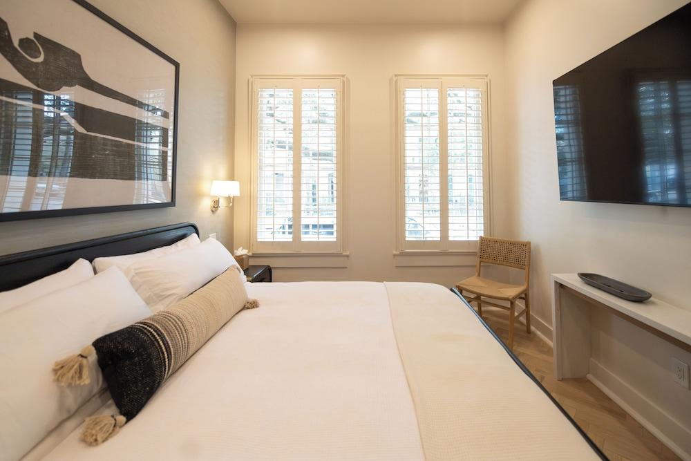 Garden District Hotel photo 10