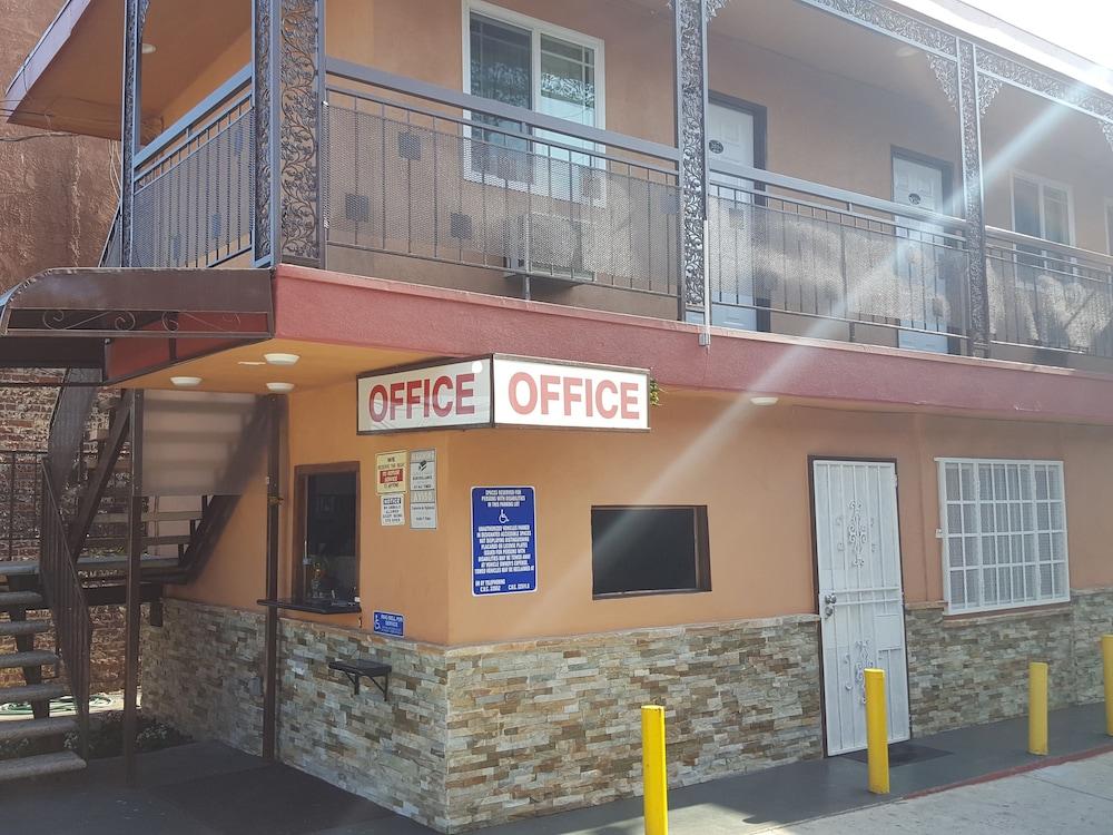 Travel Inn Motel photo 40
