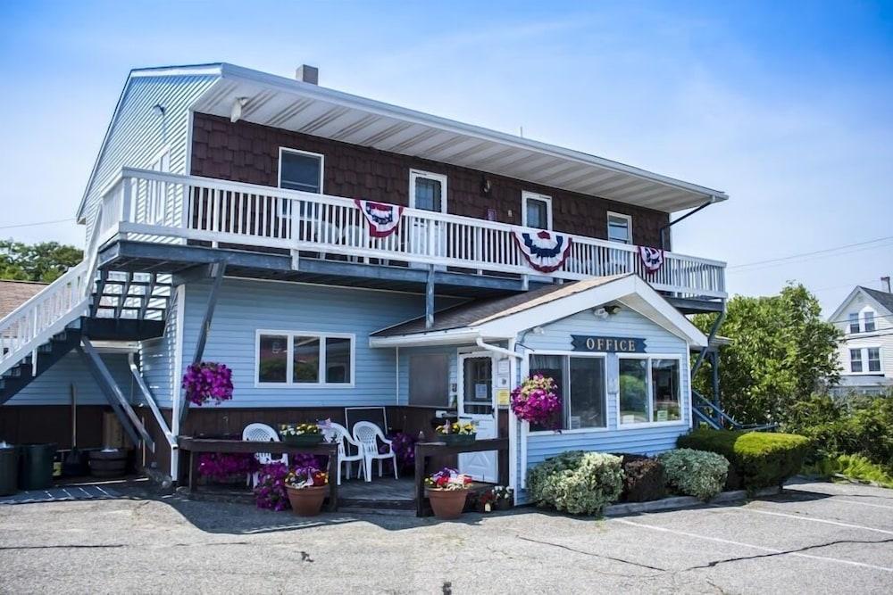 The Villager Motel photo 40
