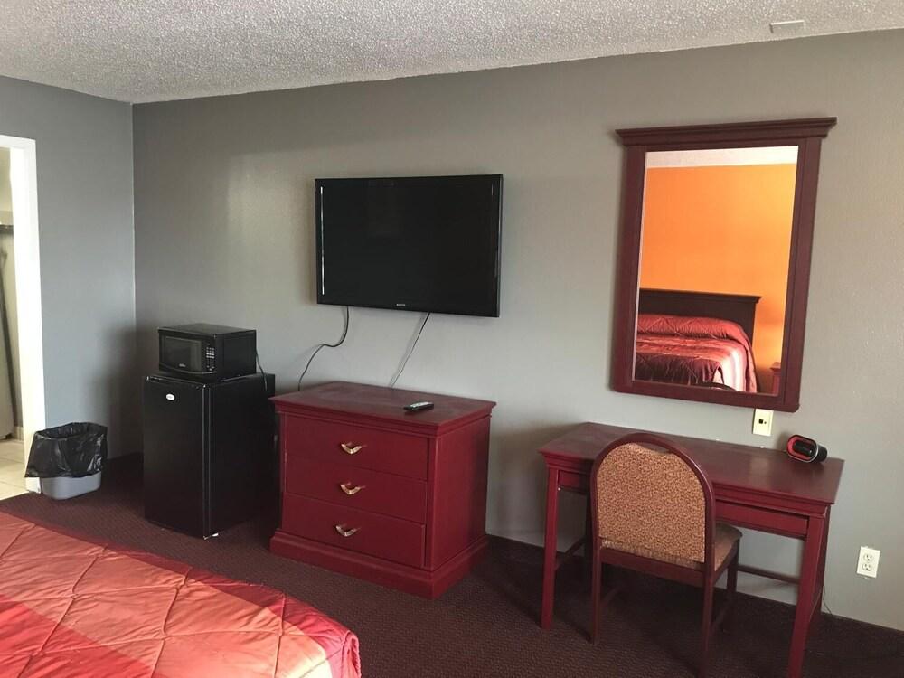 Express Inn - Bay City photo 3