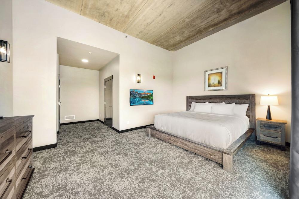 The Suites at Prairie Falls & Event Center photo 12
