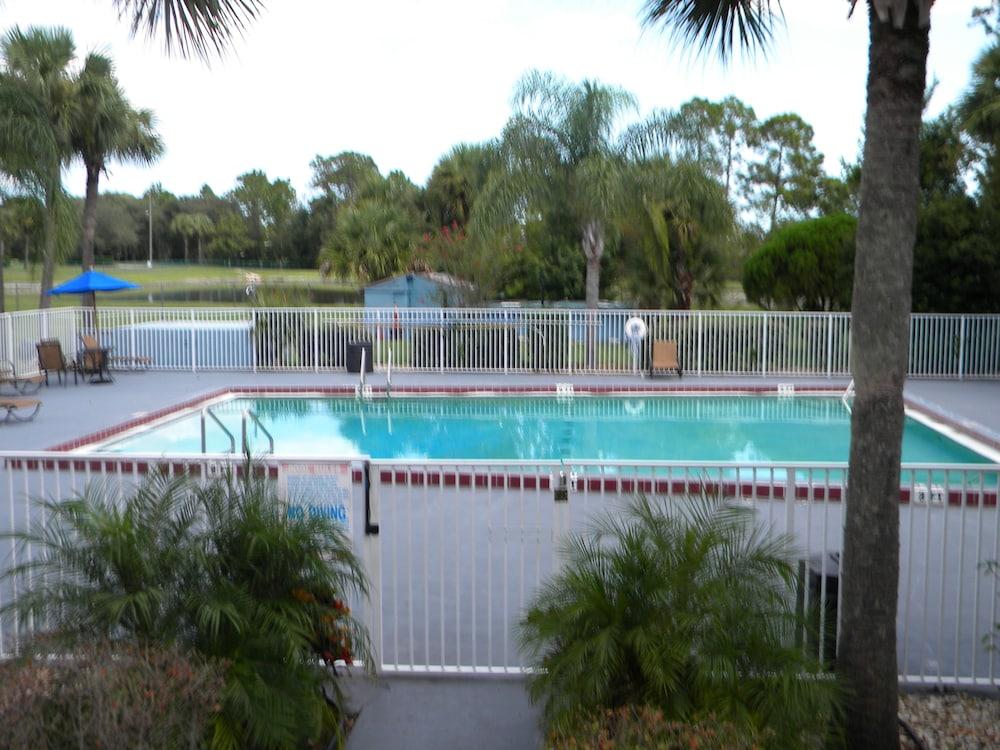 Econo Lodge Daytona Beach - Speedway photo 66