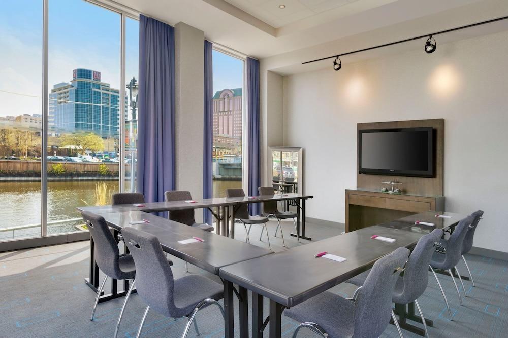 Aloft Milwaukee Downtown photo 50