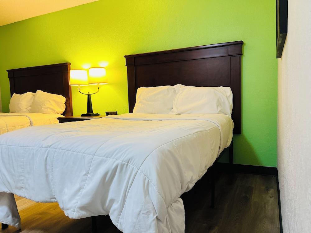 Super Inn by OYO Lansing MI photo 33