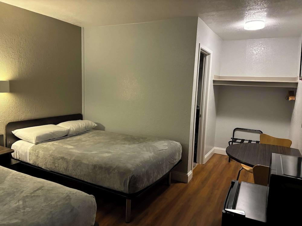 Motel 6 Pensacola, FL - Airport West photo 4